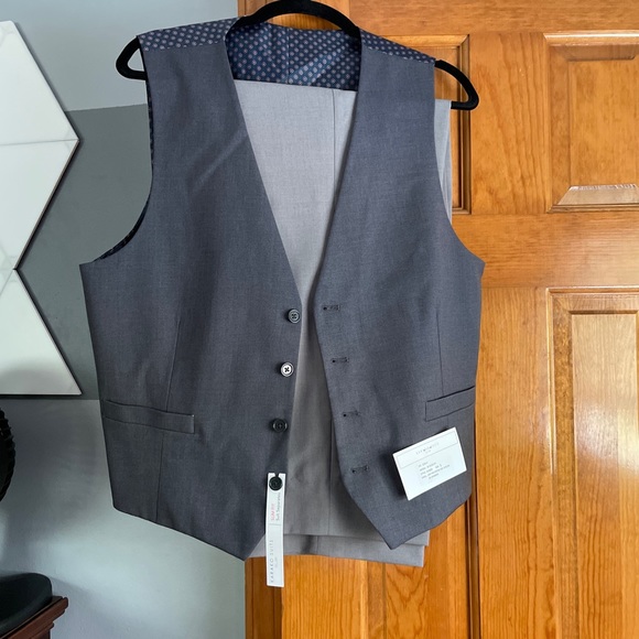 ONE Three Piece Karako Suit with MANY Accessories - Picture 2 of 6